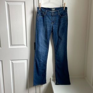 Old Navy women’s jeans. The Flirt. Denim. Size 6L.